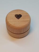 Load image into Gallery viewer, Wooden round box &quot;Heart&quot;
